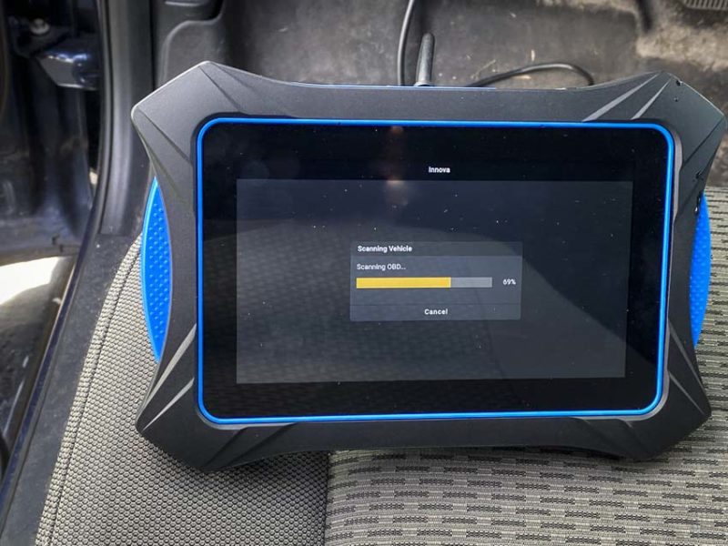 Escaneo de vehículos Innova 7111 OBD2 Tablet