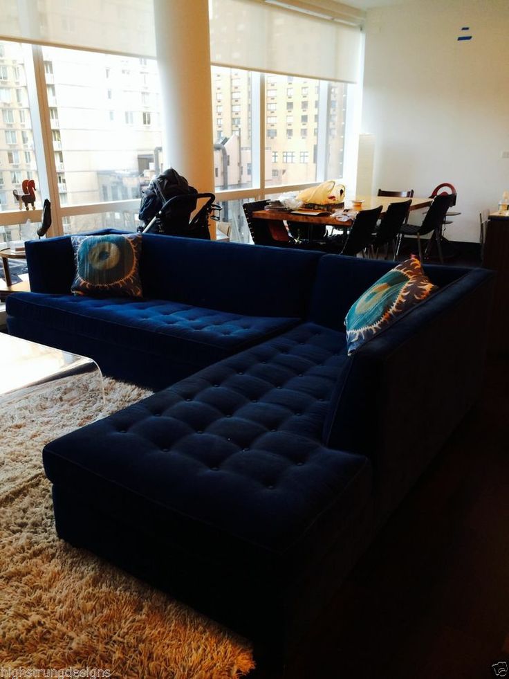 Diseño de sofá de terciopelo azul marino dorado Mitchell