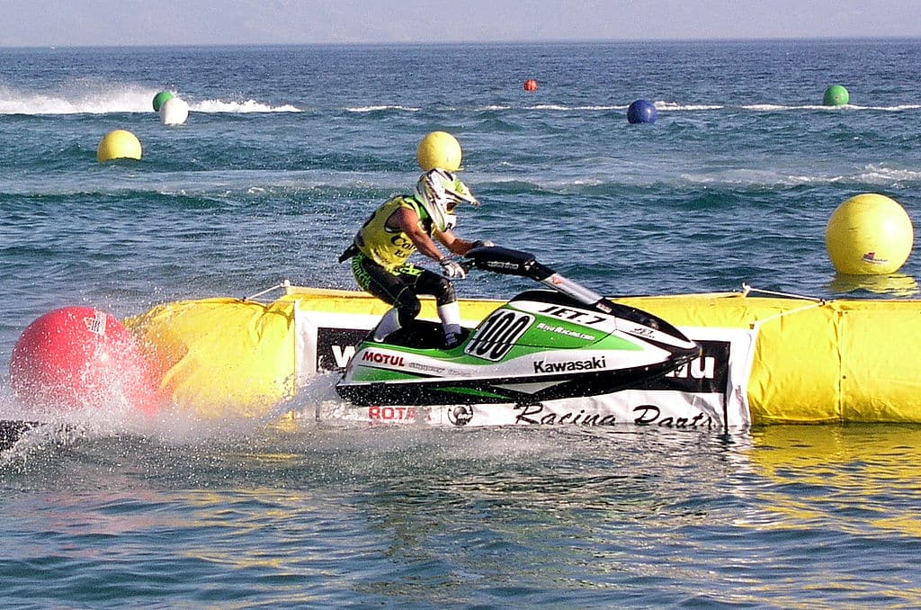 ¿Cuál es la diferencia entre moto acuática y Sea Doo?